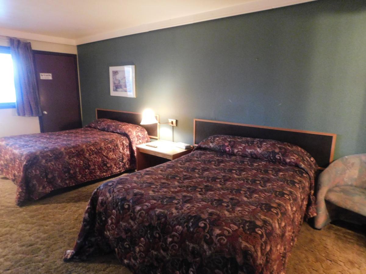 The Lakeview Inn Lac du Bonnet Экстерьер фото