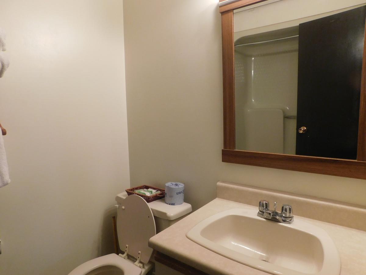 The Lakeview Inn Lac du Bonnet Экстерьер фото